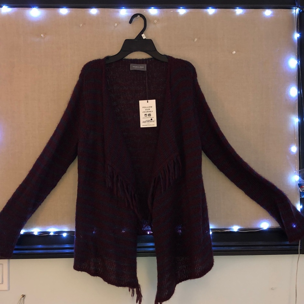 Very nice cozy sweater that hasn’t been used!!!